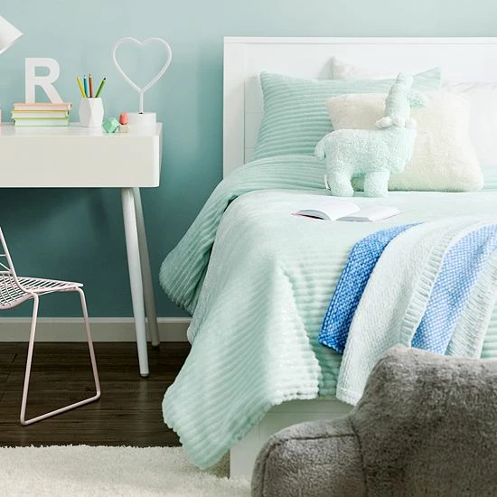 Koolaburra By UGG Lux Kids Comforter Set With Shams 5 Koolaburra By UGG Lux Kids Comforter Set With Shams - Image 5